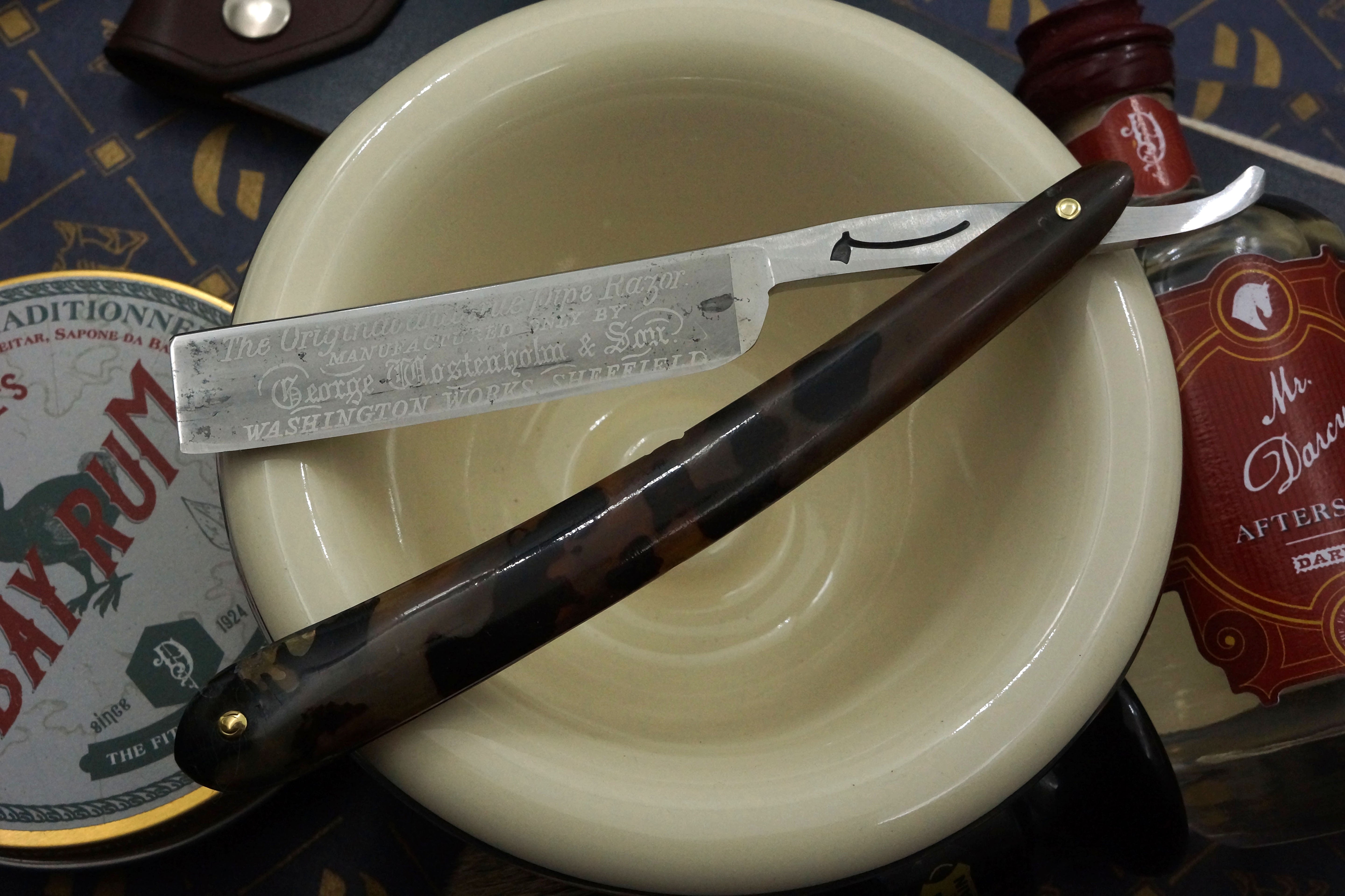 George Wostenholm & Sons - 5/8 Etched Vintage Sheffield Straight Razor - Shave Ready