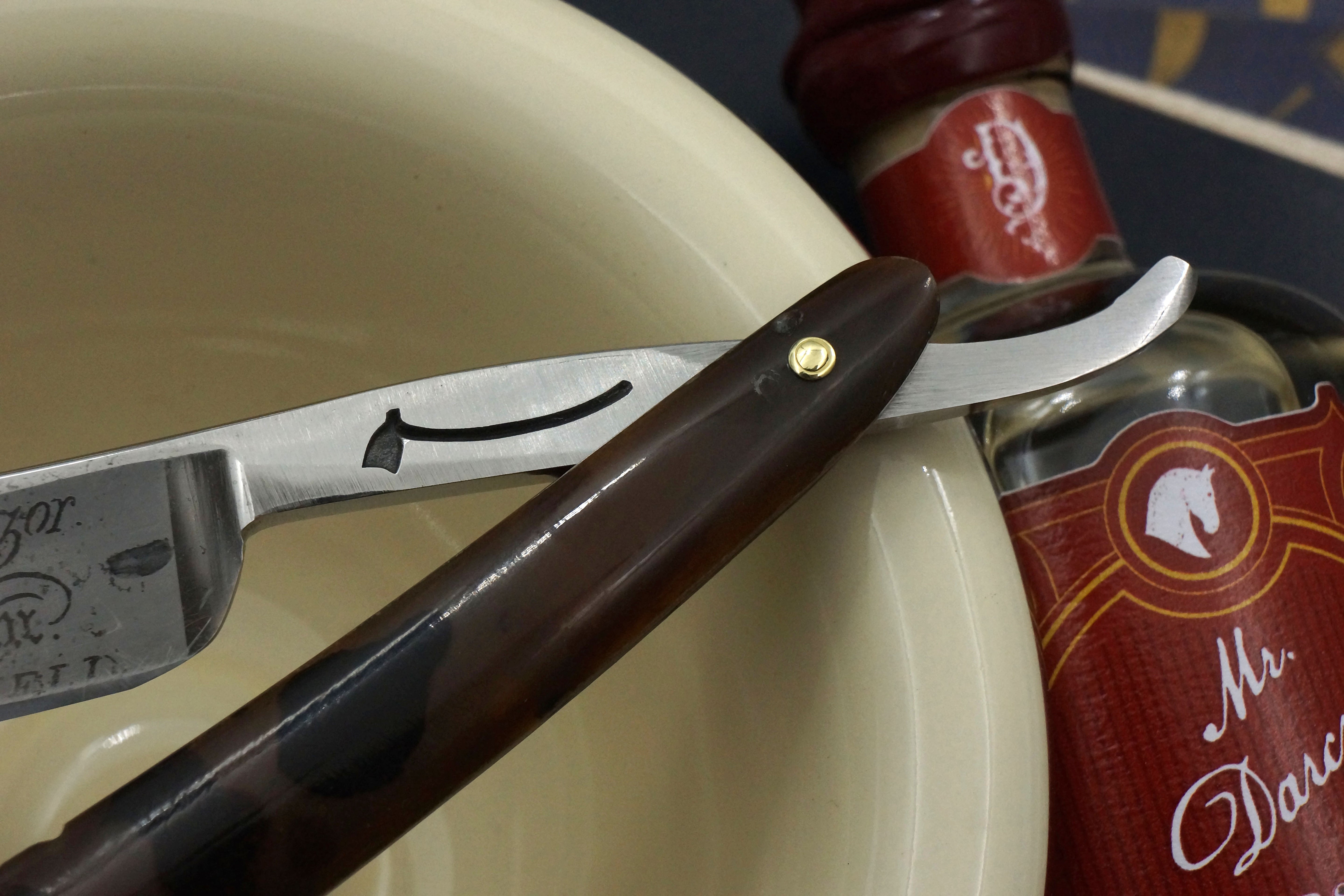 George Wostenholm & Sons - 5/8 Etched Vintage Sheffield Straight Razor - Shave Ready