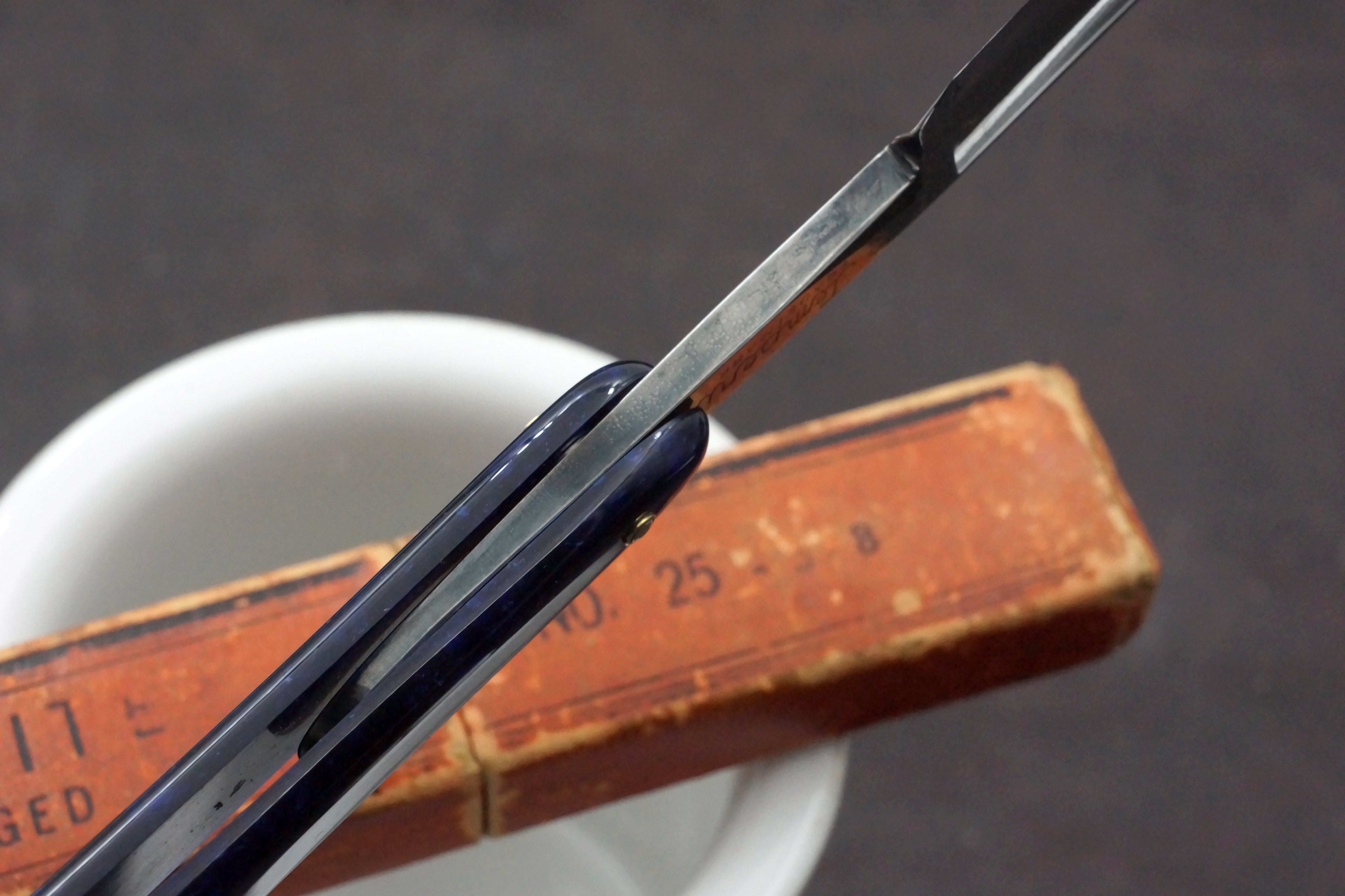 CASE "Temperite" Excellent Restored -11/16 Full Hollow Custom Scales American Vintage Straight Razor - Shave Ready