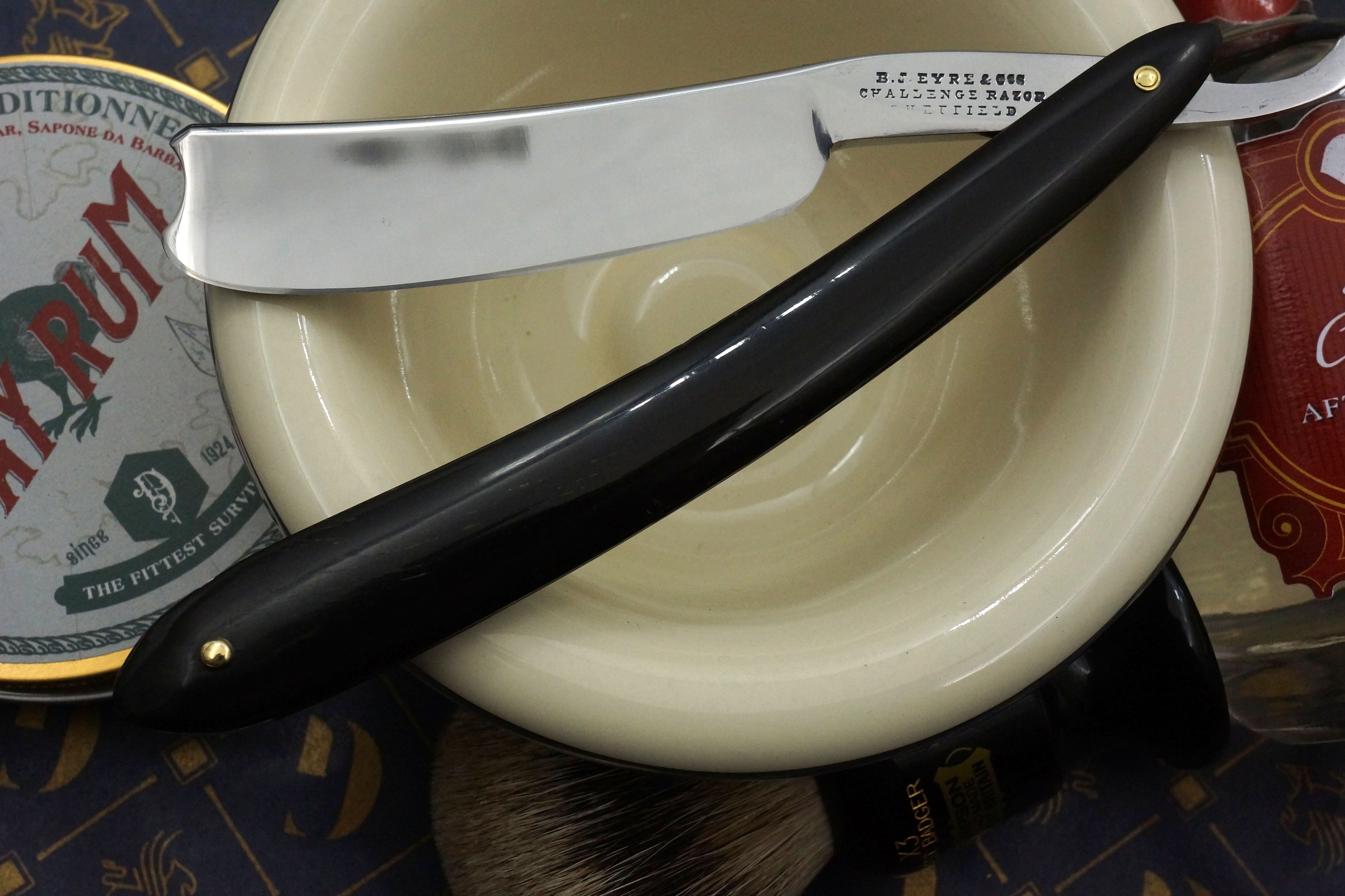 R. Sutcliffe « Sheffield Razor » - Lame 15/16" avec écailles en corne personnalisées - Superbe rasoir droit Sheffield entièrement restauré - Prêt à raser