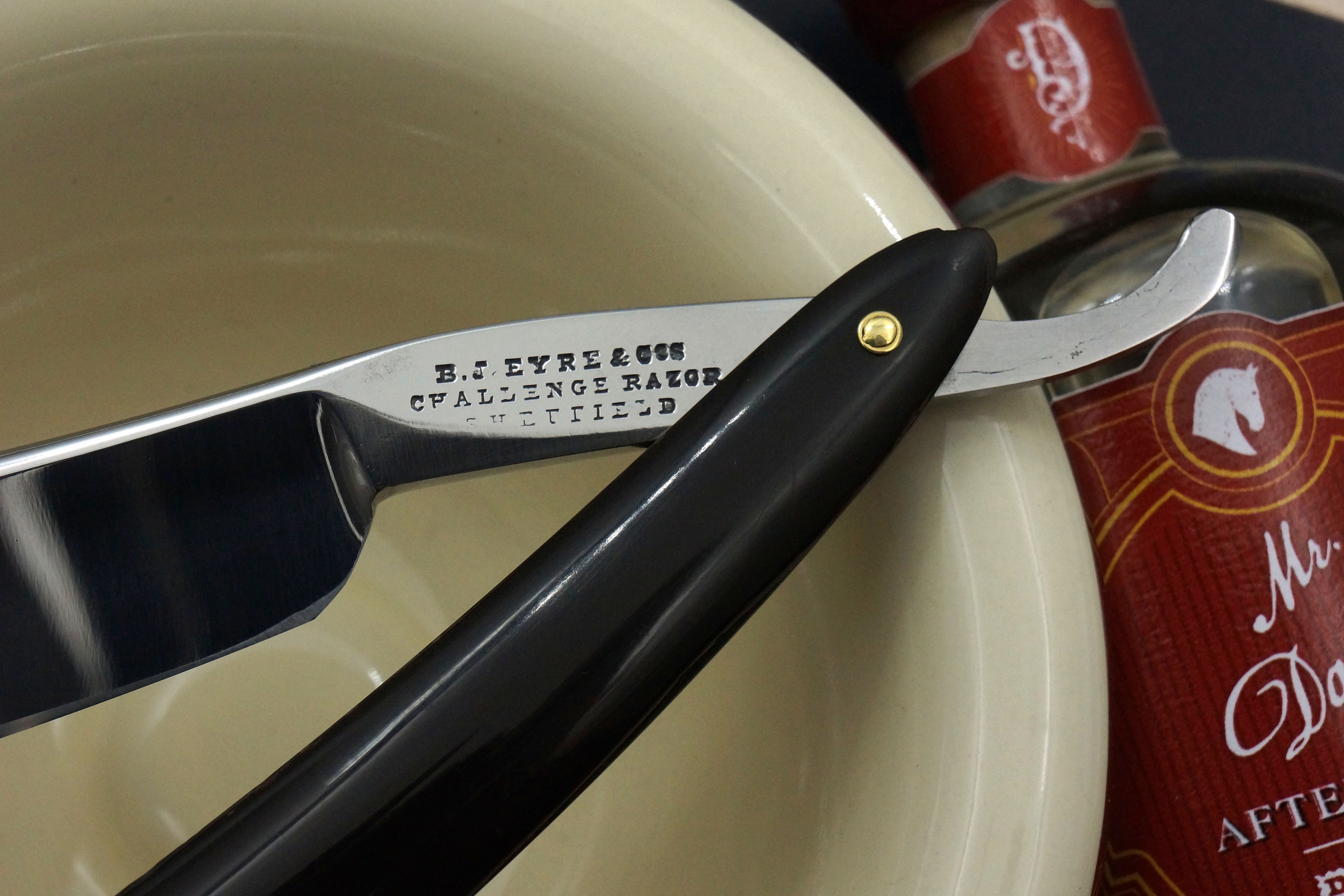 R. Sutcliffe „Sheffield Razor“ – 15/16 Zoll Klinge mit maßgefertigten Horngriffschalen – Atemberaubendes, vollständig restauriertes Sheffield-Rasiermesser – Rasurbereit