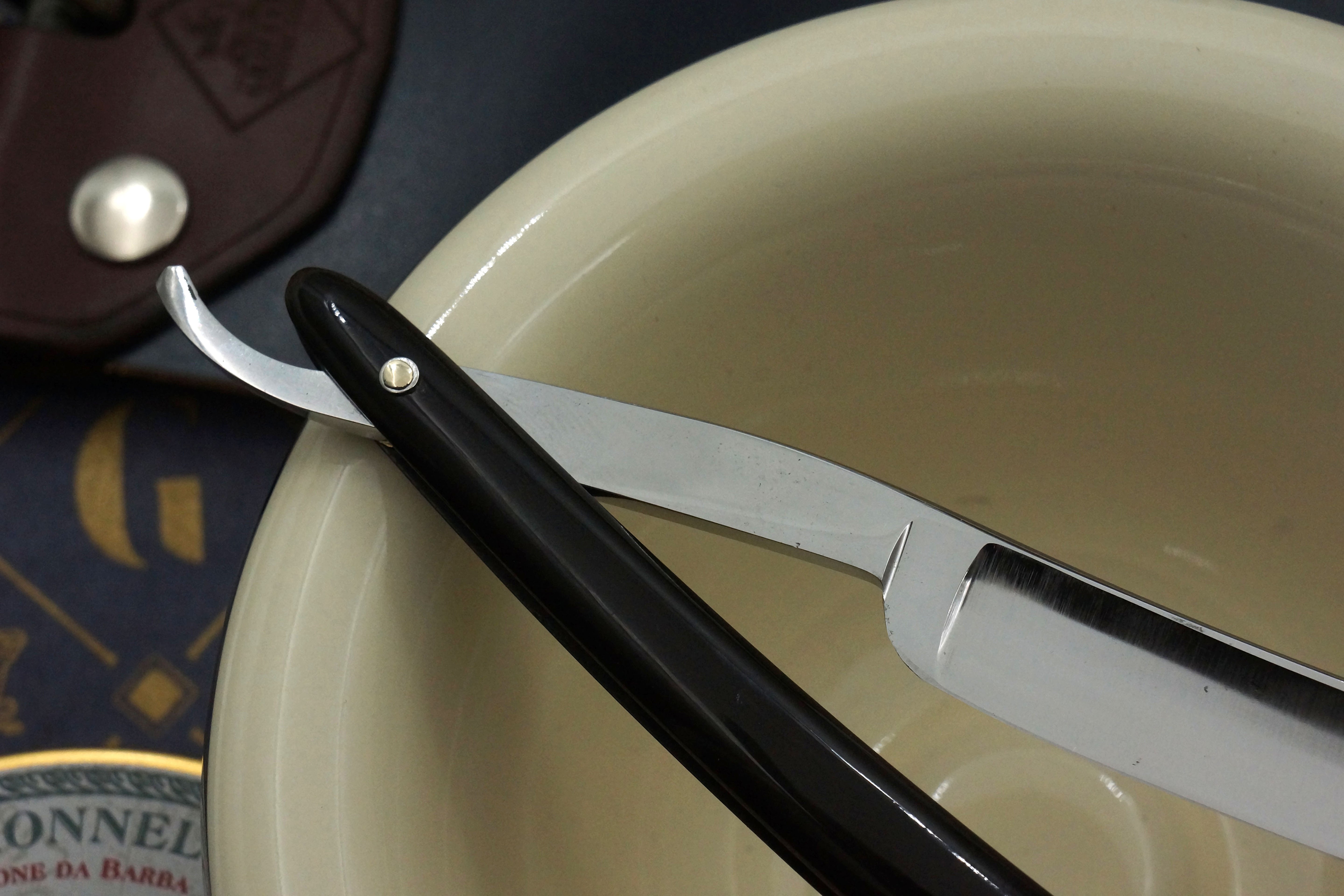 Rasoir droit vintage Sheffield « Extra Hollow Ground » 6/8 de Wade &amp; Butcher – Prêt à être rasé