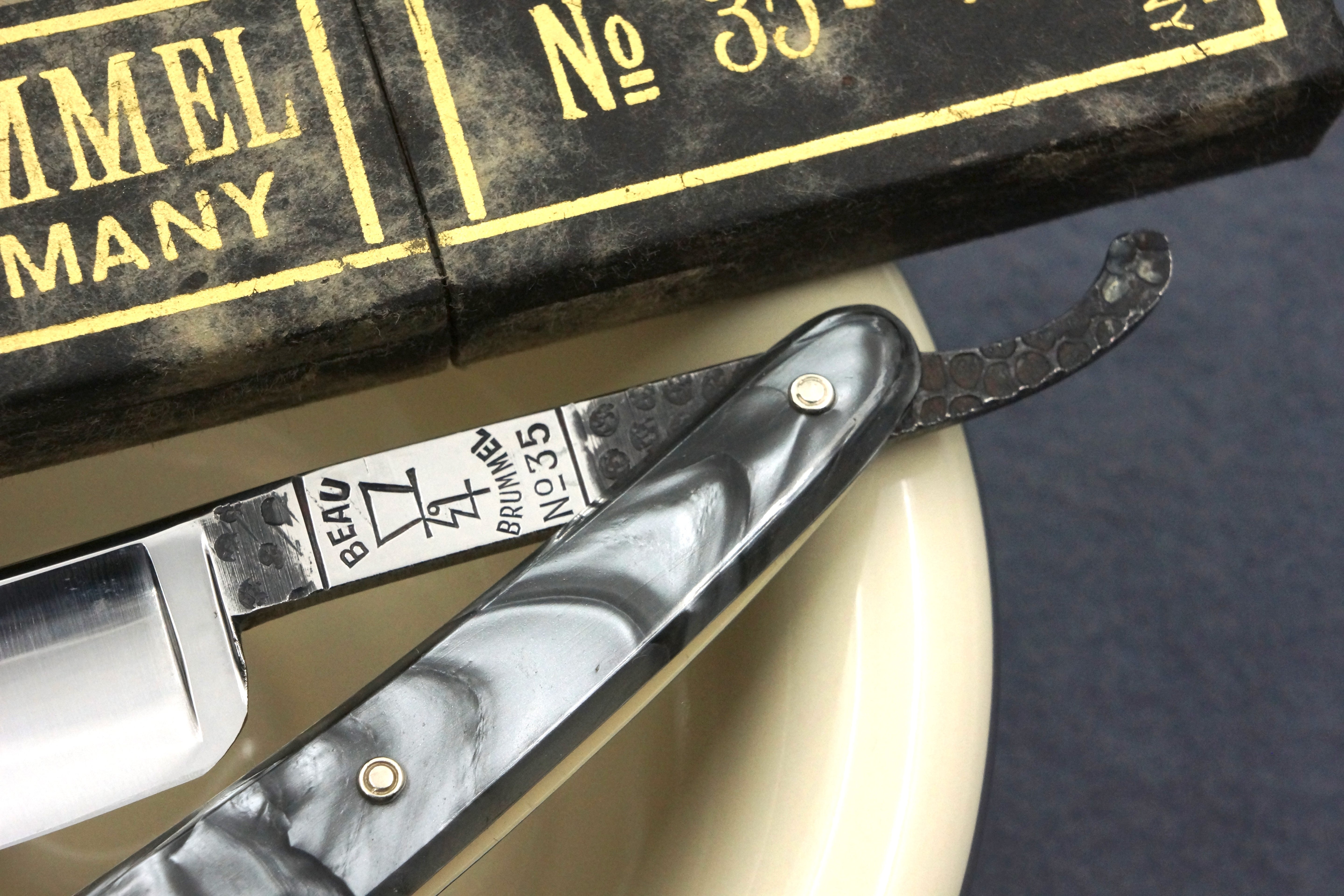 Rasoir droit vintage Solingen Beau Brummell No.35 5/8" presque impeccable - Prêt à raser 