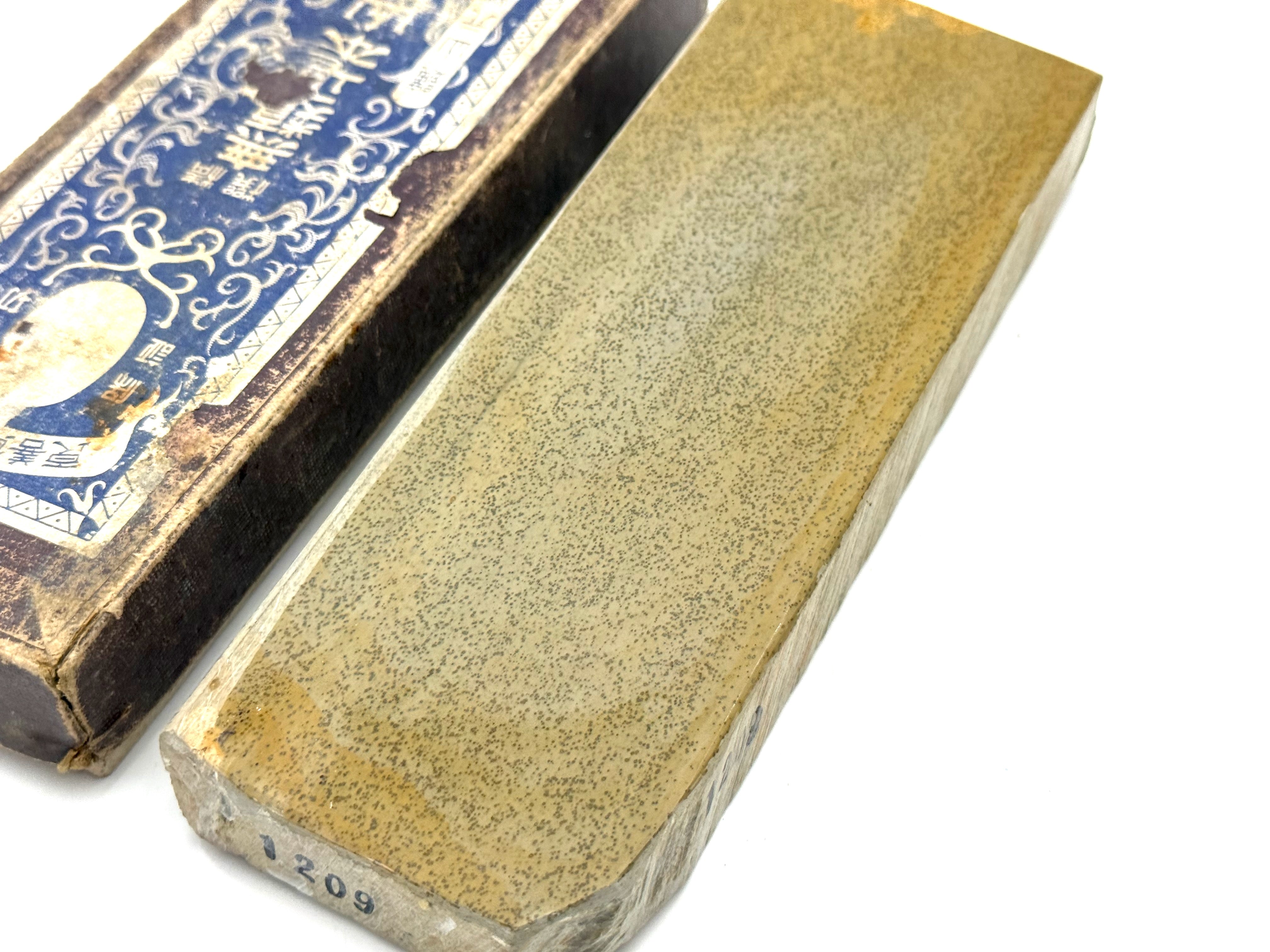 Takao Kuro Renge Suita Vintage Japanese Natural Finishing Whetstone