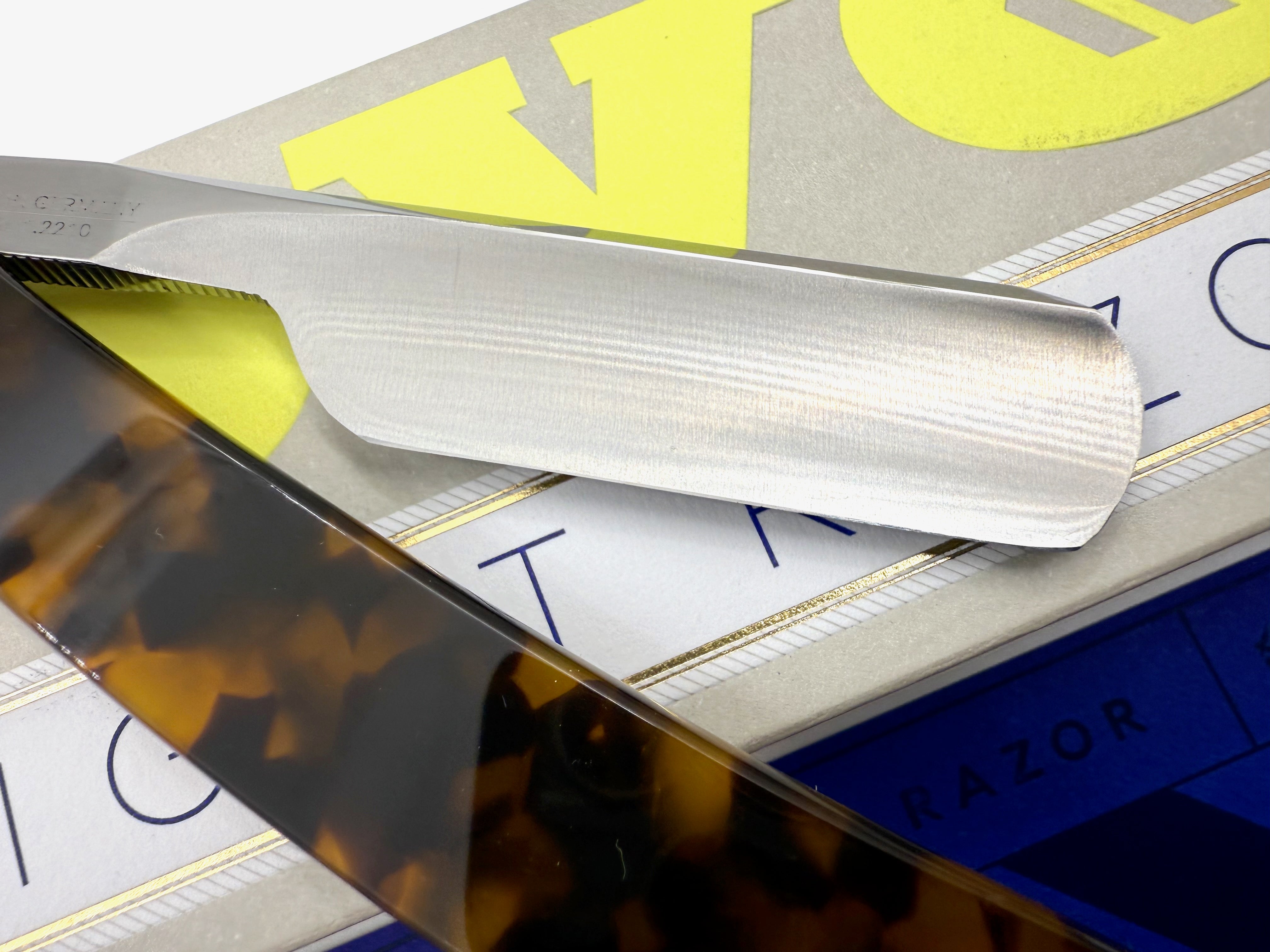 Dovo "Barbarossa" Faux Tortoise Handle 5/8 Full Hollow Solingen Straight Razor