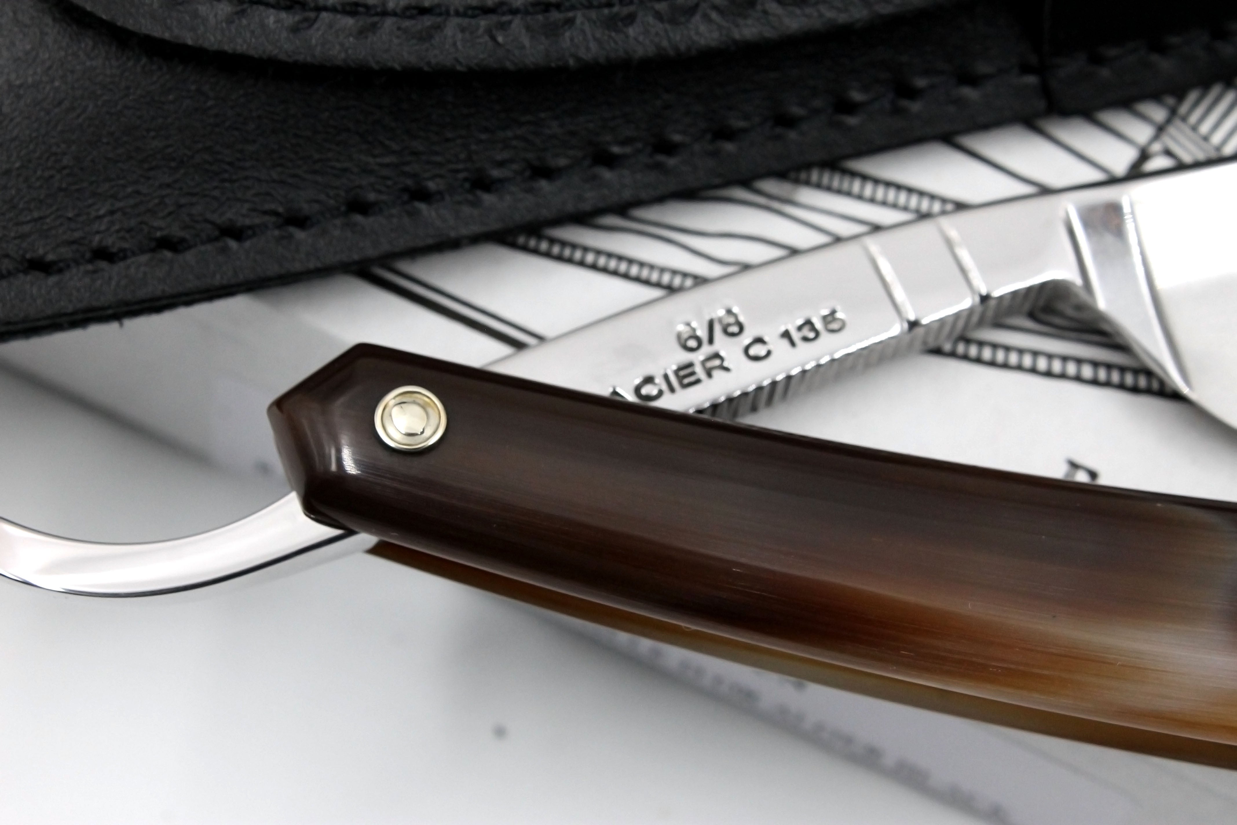 Thiers Issard 6/8 "Medaille d'or Alger" Etch - Blonde Horn Scales - Full Hollow Straight Razor