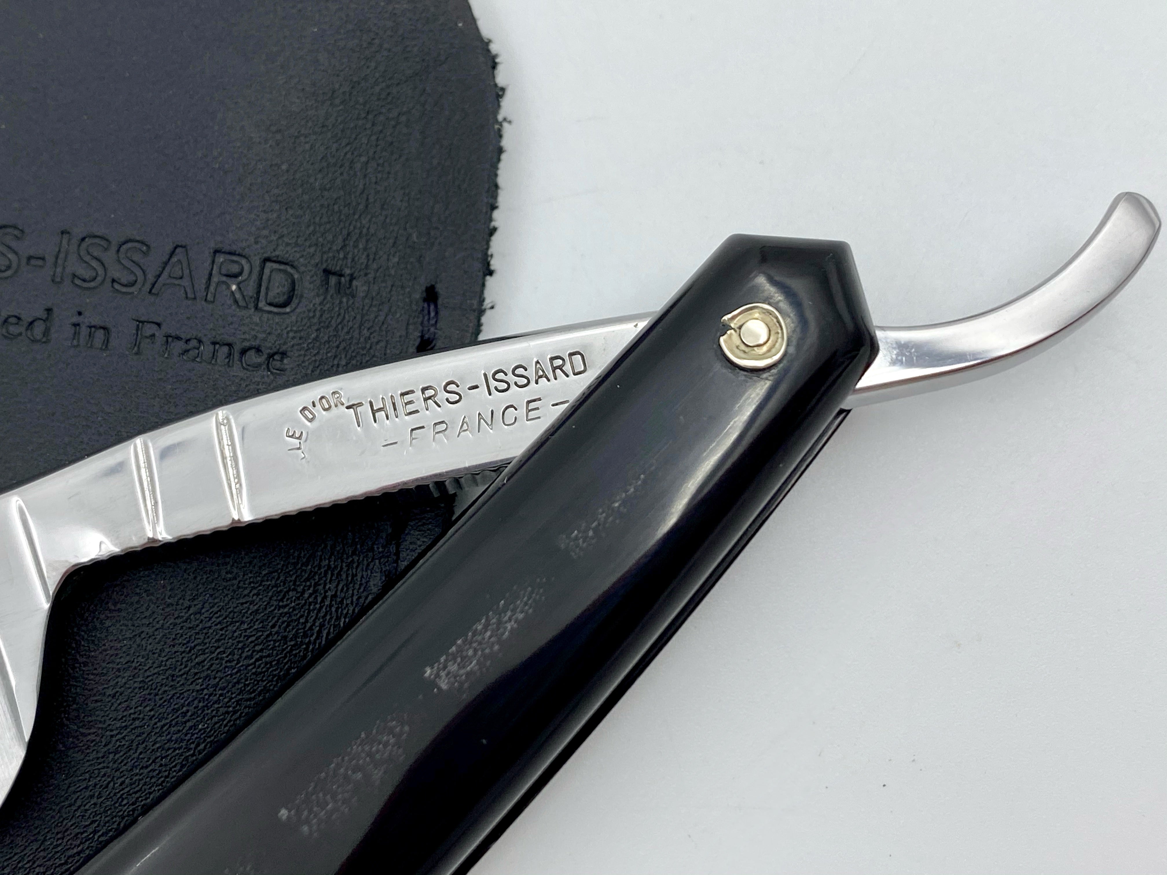 Thiers Issard 5/8 "Medaille d'or Alger" Etch - Black Horn Scales - Singing Straight Razor