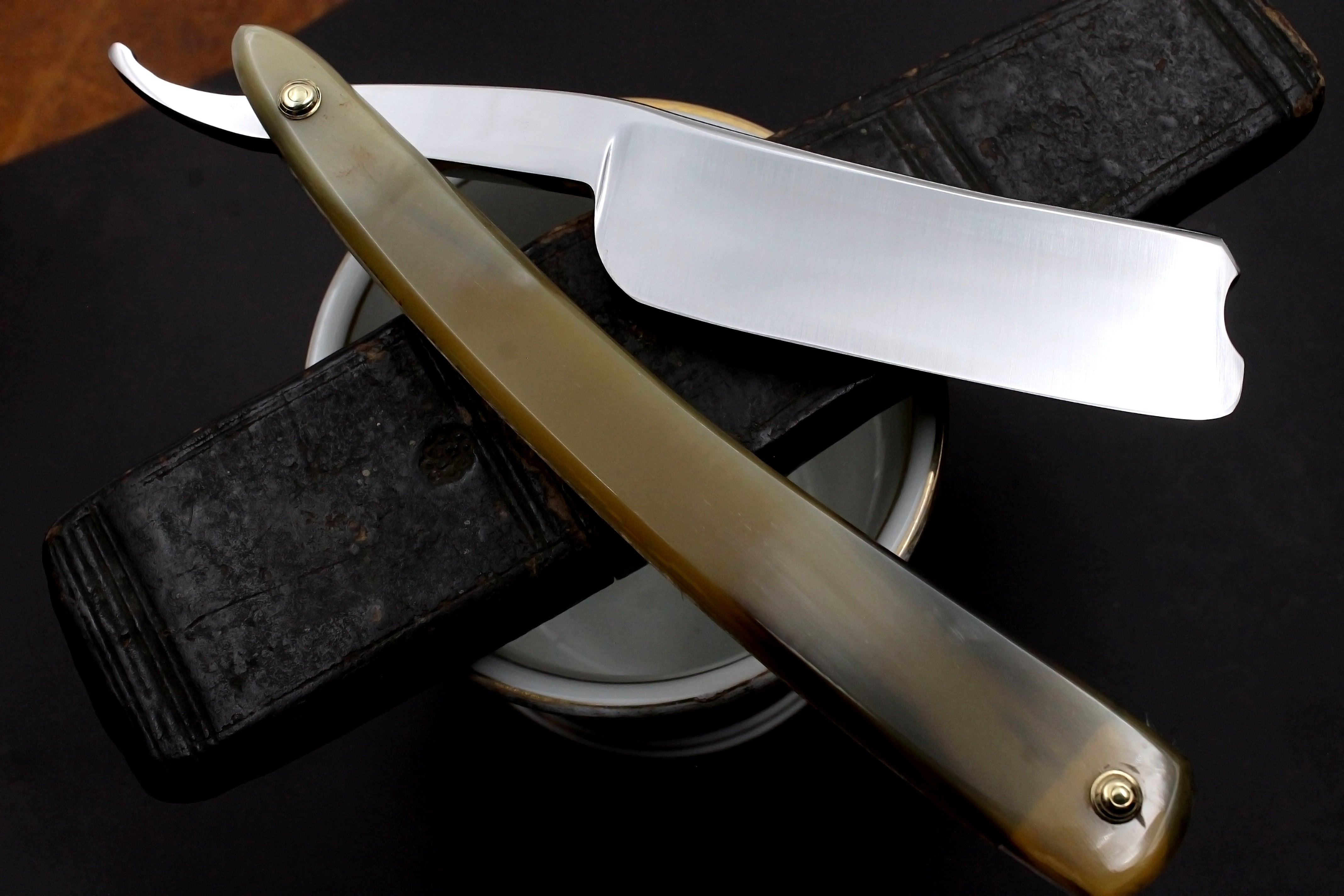 Southern & Richardson 1" 8/8 - Vintage Sheffield Straight Razor with Custom Horn Scales - Shave Ready