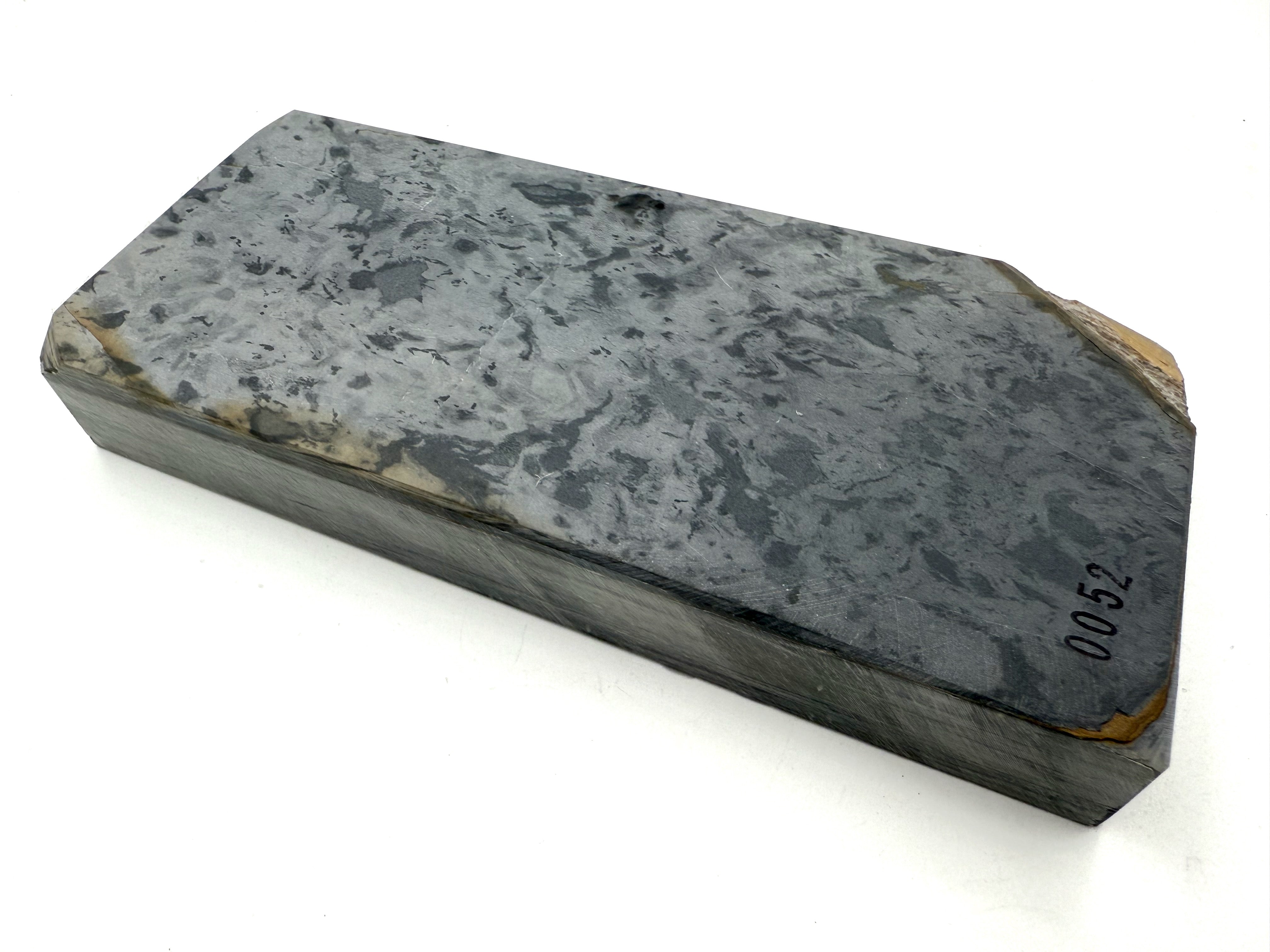 Aiiwatani Karasu Japanese Natural Finishing Whetstone