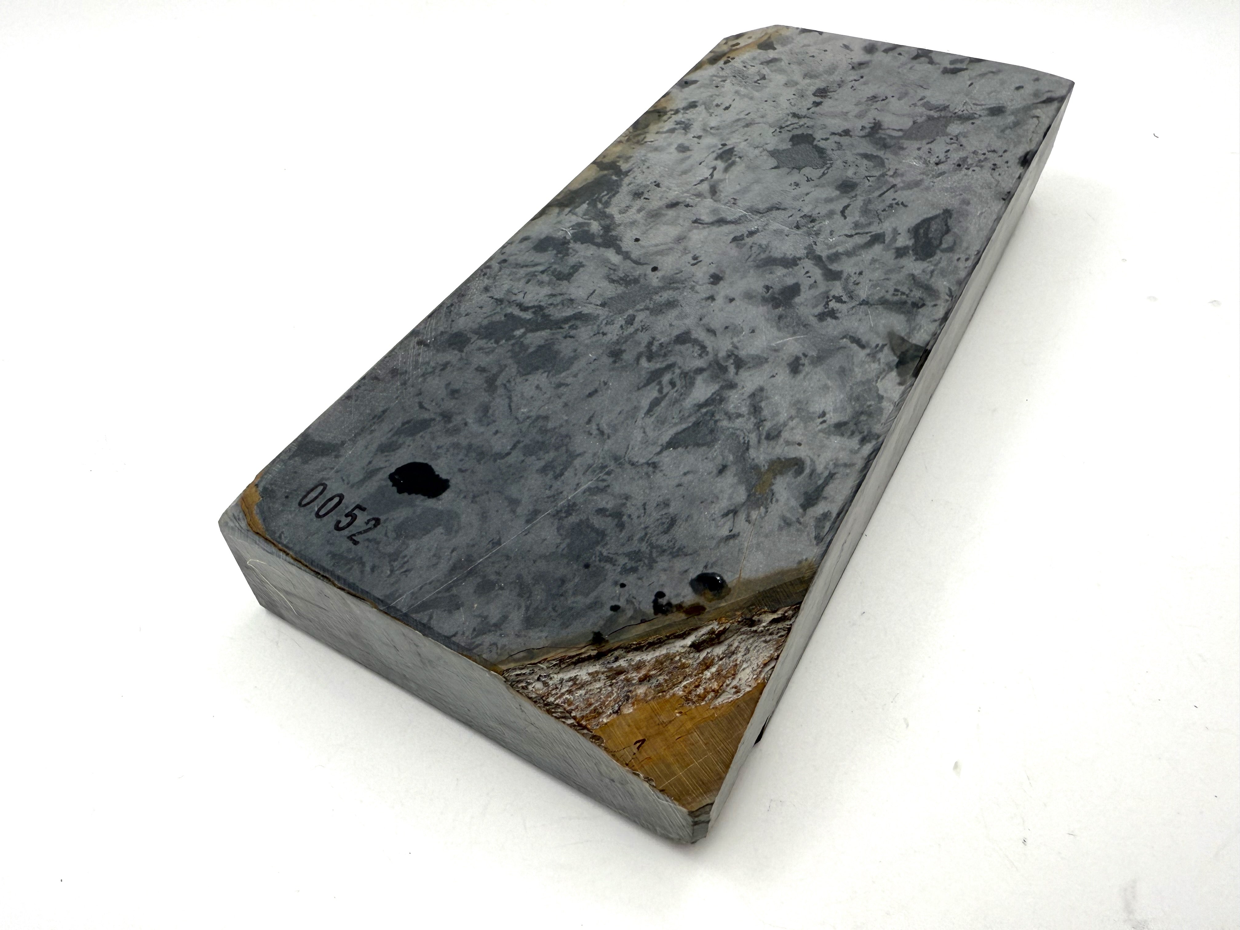 Aiiwatani Karasu Japanese Natural Finishing Whetstone