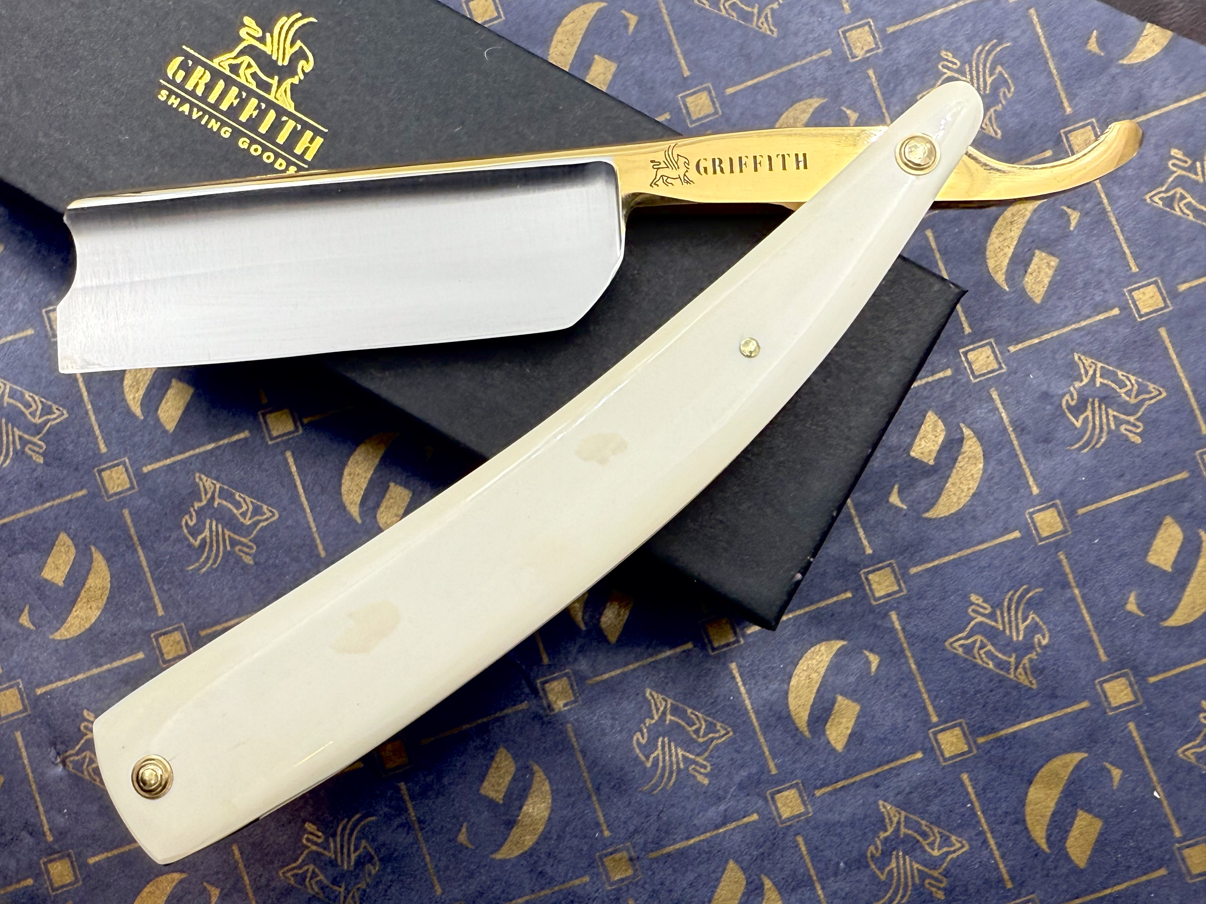 Griffith 8/8 Stainless Steel Full Hollow Blade - Mammoth Ivory Scales Artisan Straight Razor