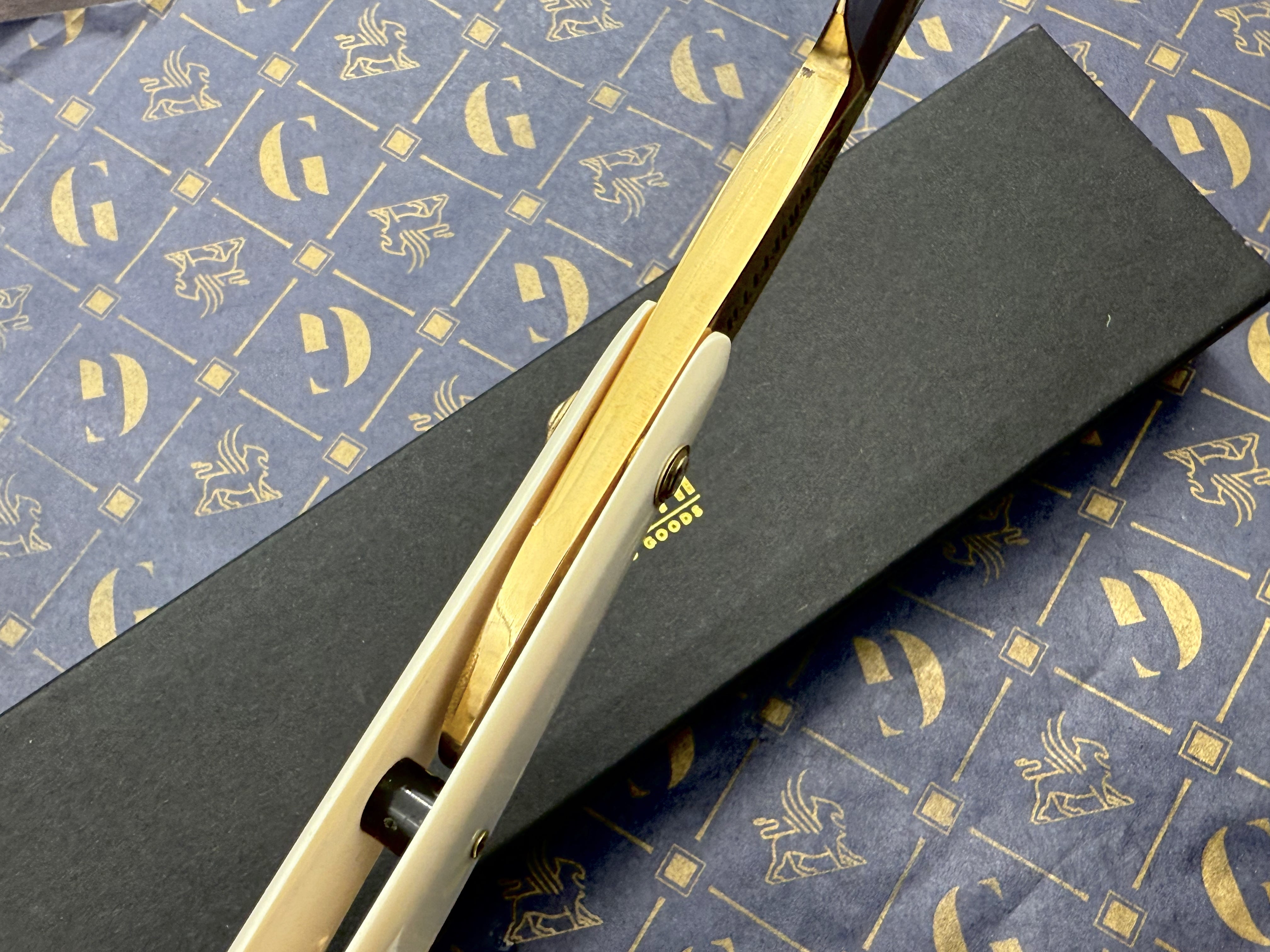 Griffith 8/8 Stainless Steel Full Hollow Blade - Mammoth Ivory Scales Artisan Straight Razor