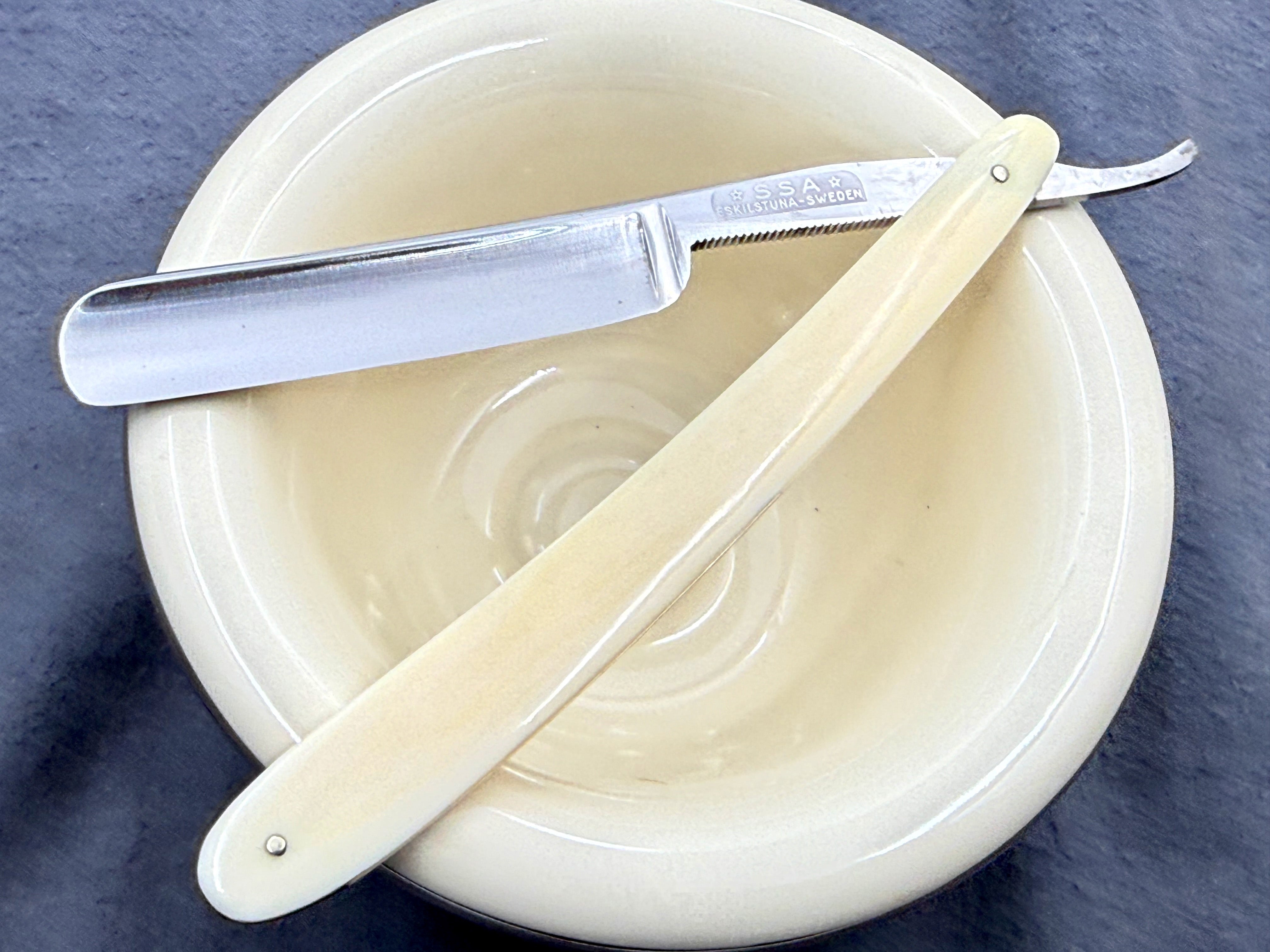 SSA 9/16 Blade - Excellent+ Vintage Ivory Scaled Eskilstuna Sweden Straight Razor - Shave Ready