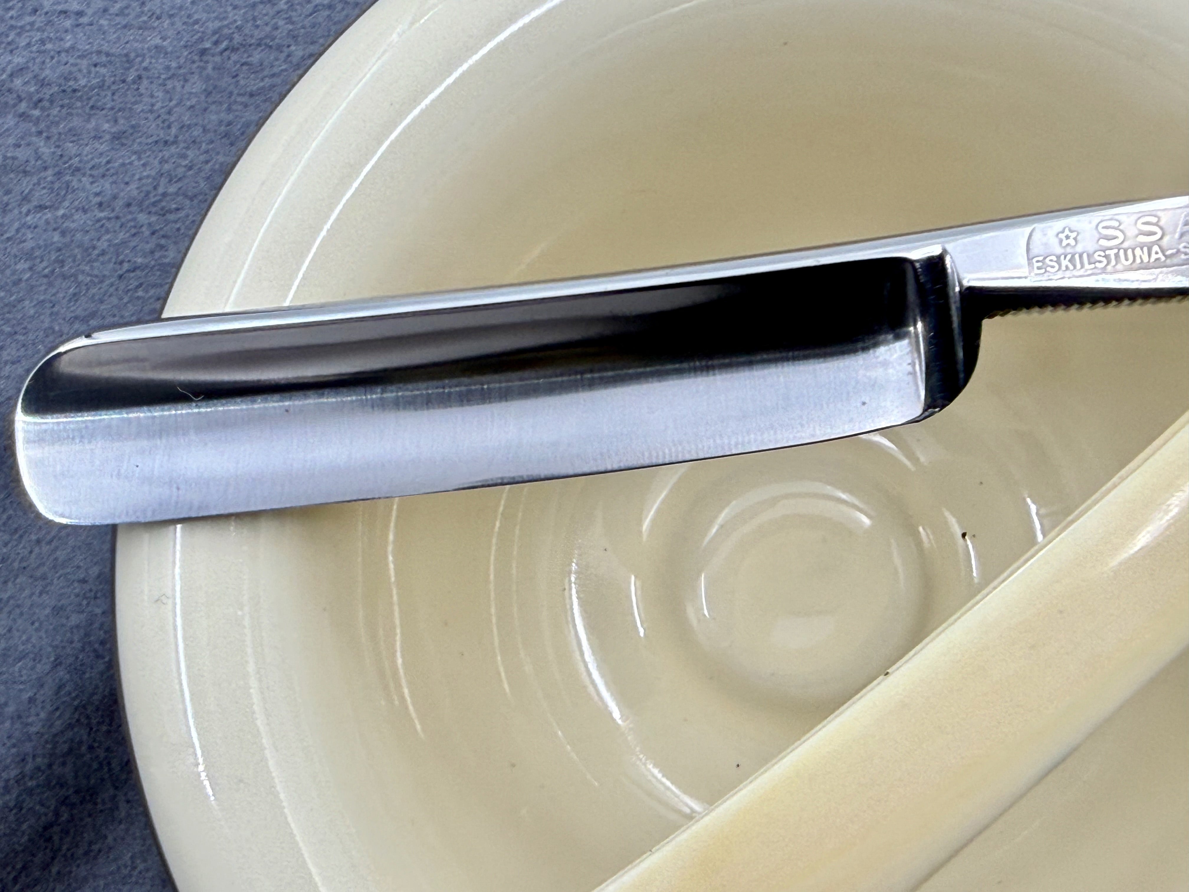 SSA 9/16 Blade - Excellent+ Vintage Ivory Scaled Eskilstuna Sweden Straight Razor - Shave Ready