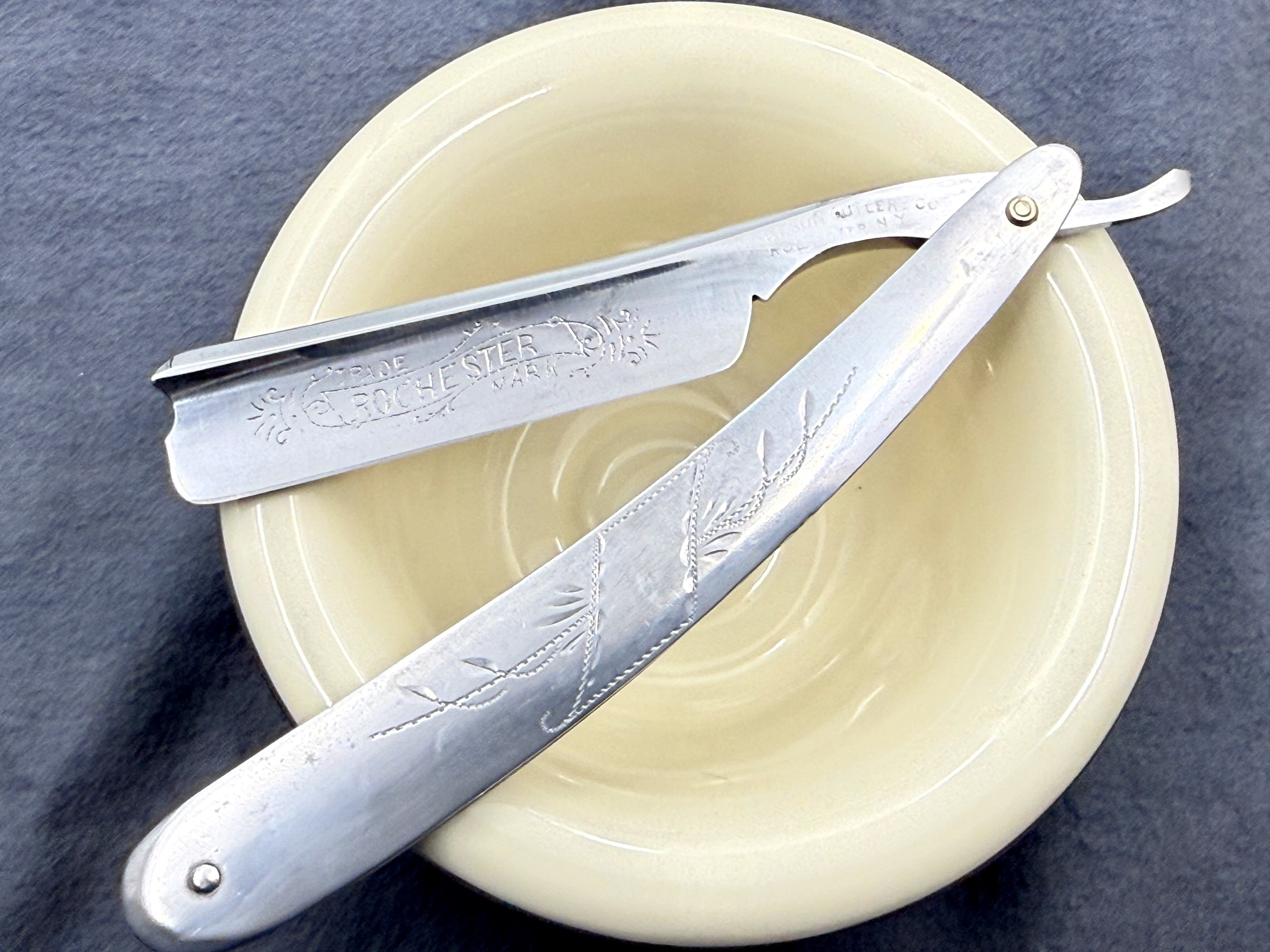 Robeson Suredge "Rochester Trademark" - 6/8 Half Hollow Blade - Very Fancy Vintage NY American Straight Razor - Shave Ready