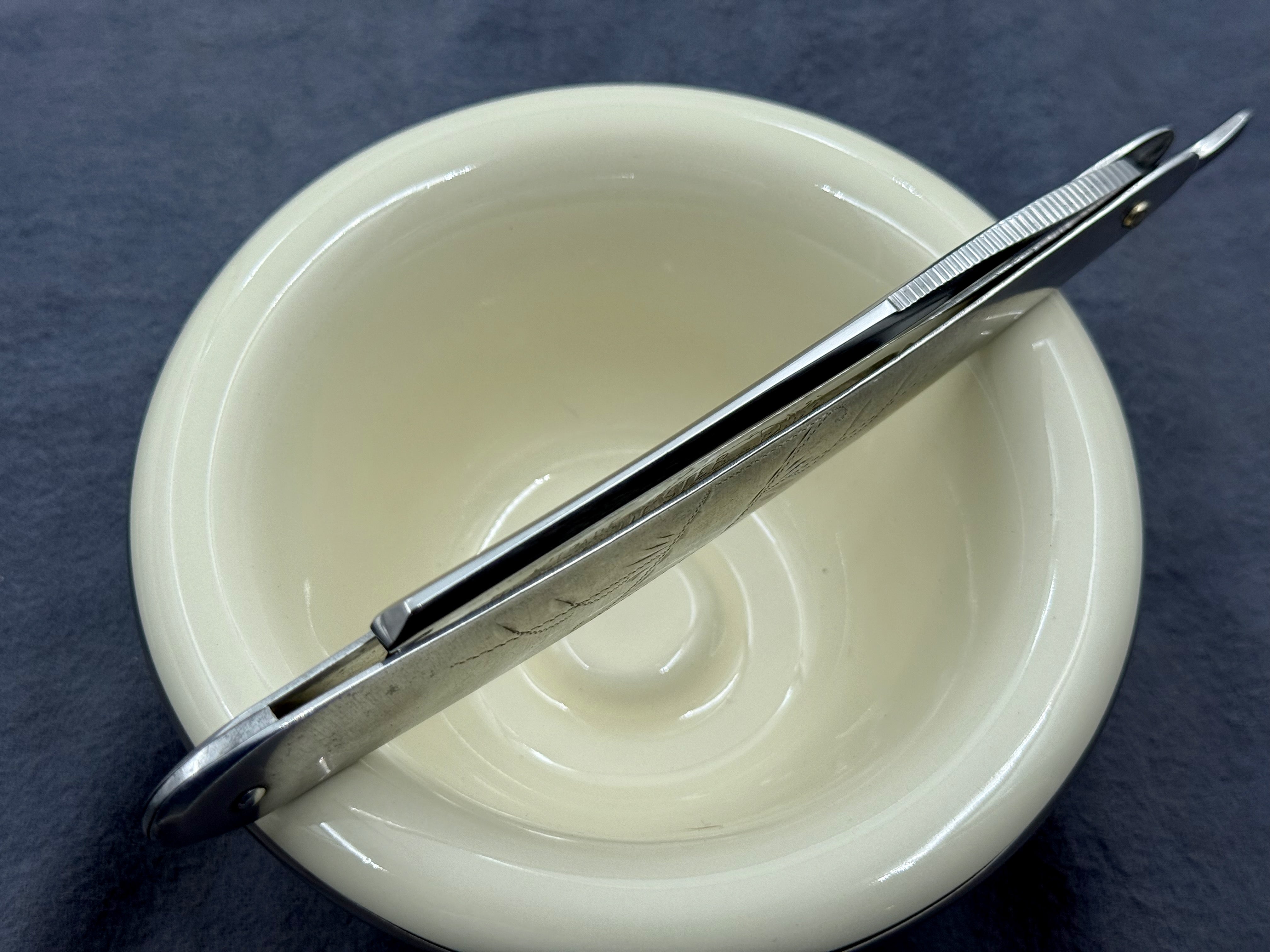 Robeson Suredge "Rochester Trademark" - 6/8 Half Hollow Blade - Very Fancy Vintage NY American Straight Razor - Shave Ready