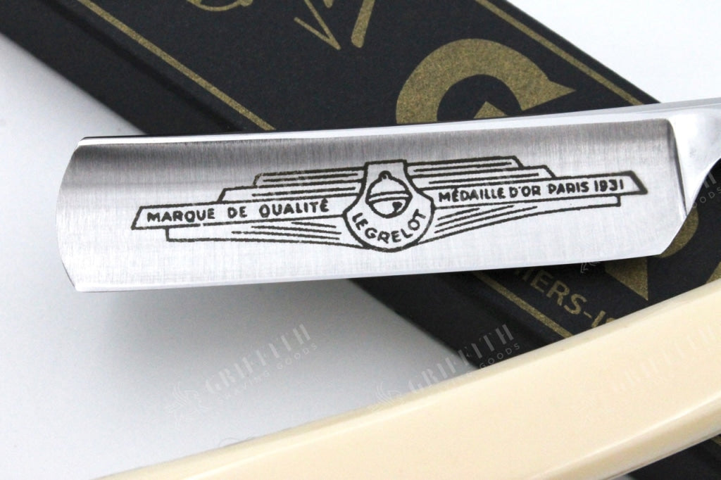 Le Grelot "Medaille d'or Paris 1931" by Thiers Issard 5/8 White Scales - Full Hollow Ground Straight Razor